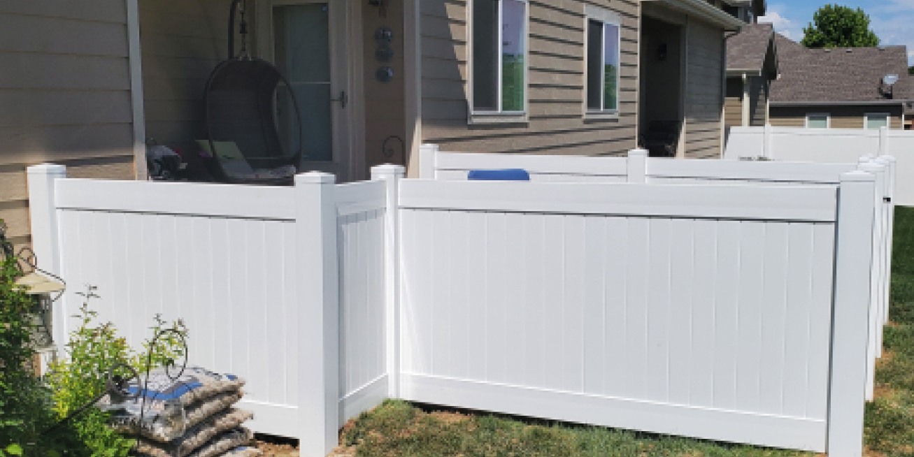 white vinyl fence in greeley co